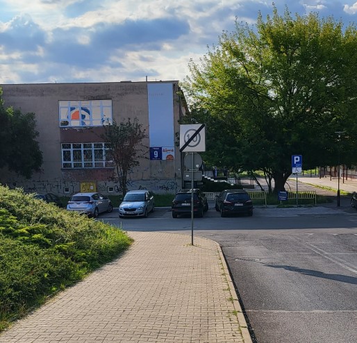 zdjęcie budynku z boku
